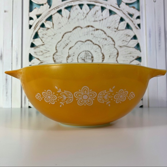 Vintage Pyrex Butterfly Gold Cinderella Bowl - Picture 4 of 7
